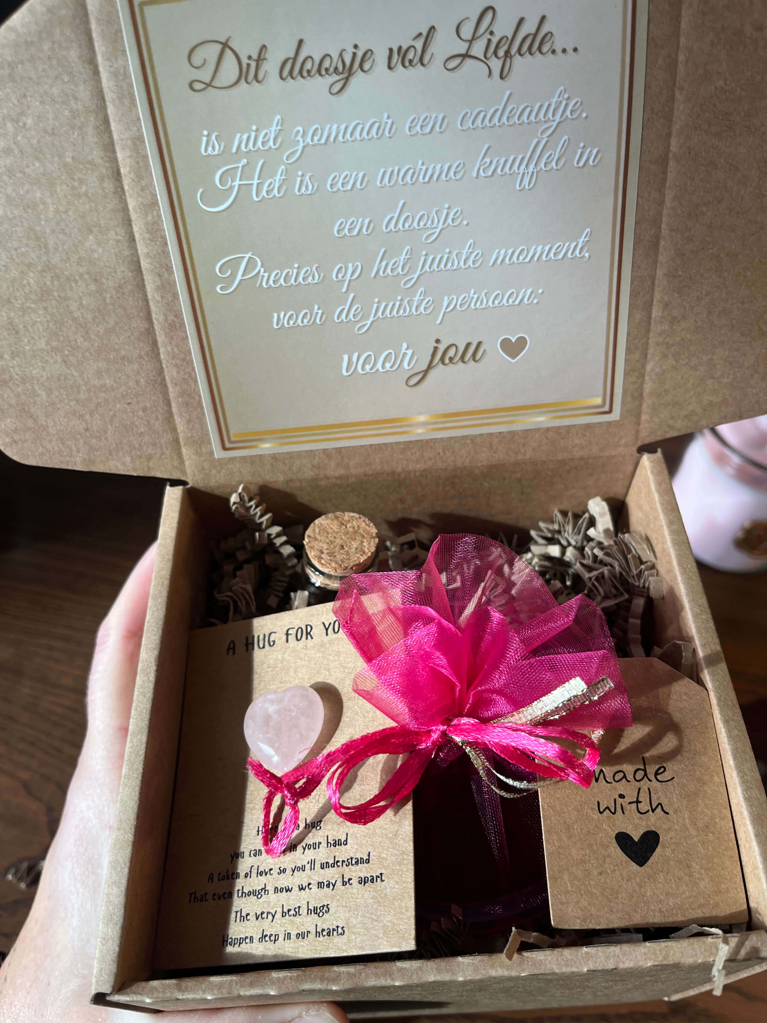 Een handgemaakt cadeautje. Een lichtje vol liefde