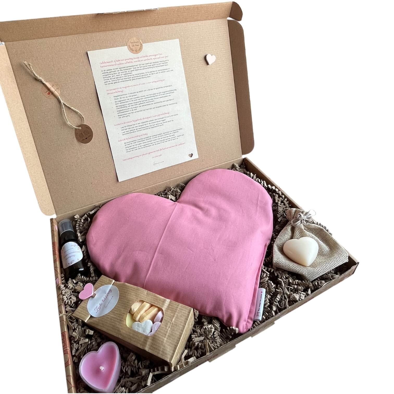 Een doosje vol liefde met verwarmbaar hart in pastelkleuren, zoete lekkernij, zeepje en kaarsje