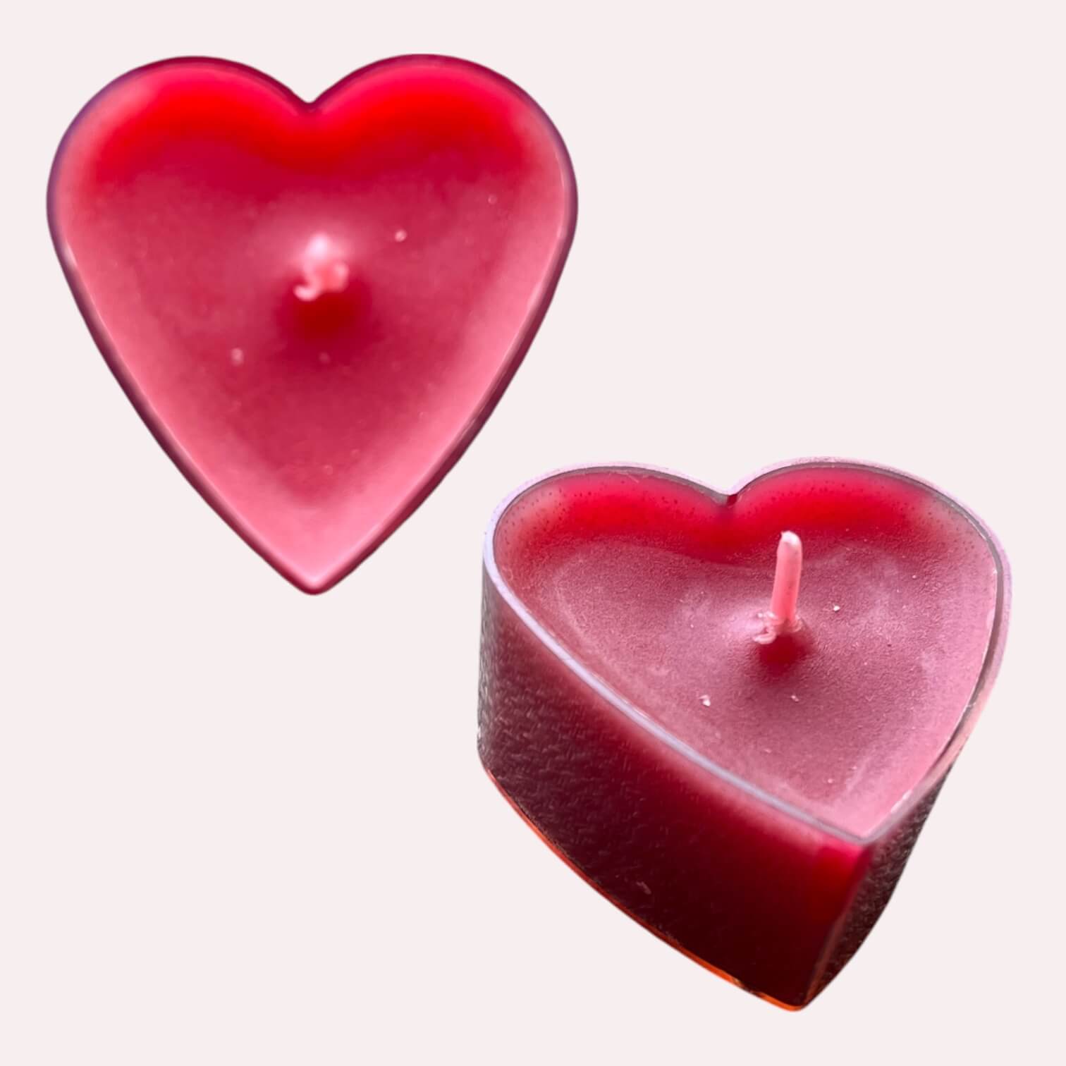 Rood hartenkaarsje voor extra warmte en sfeer.