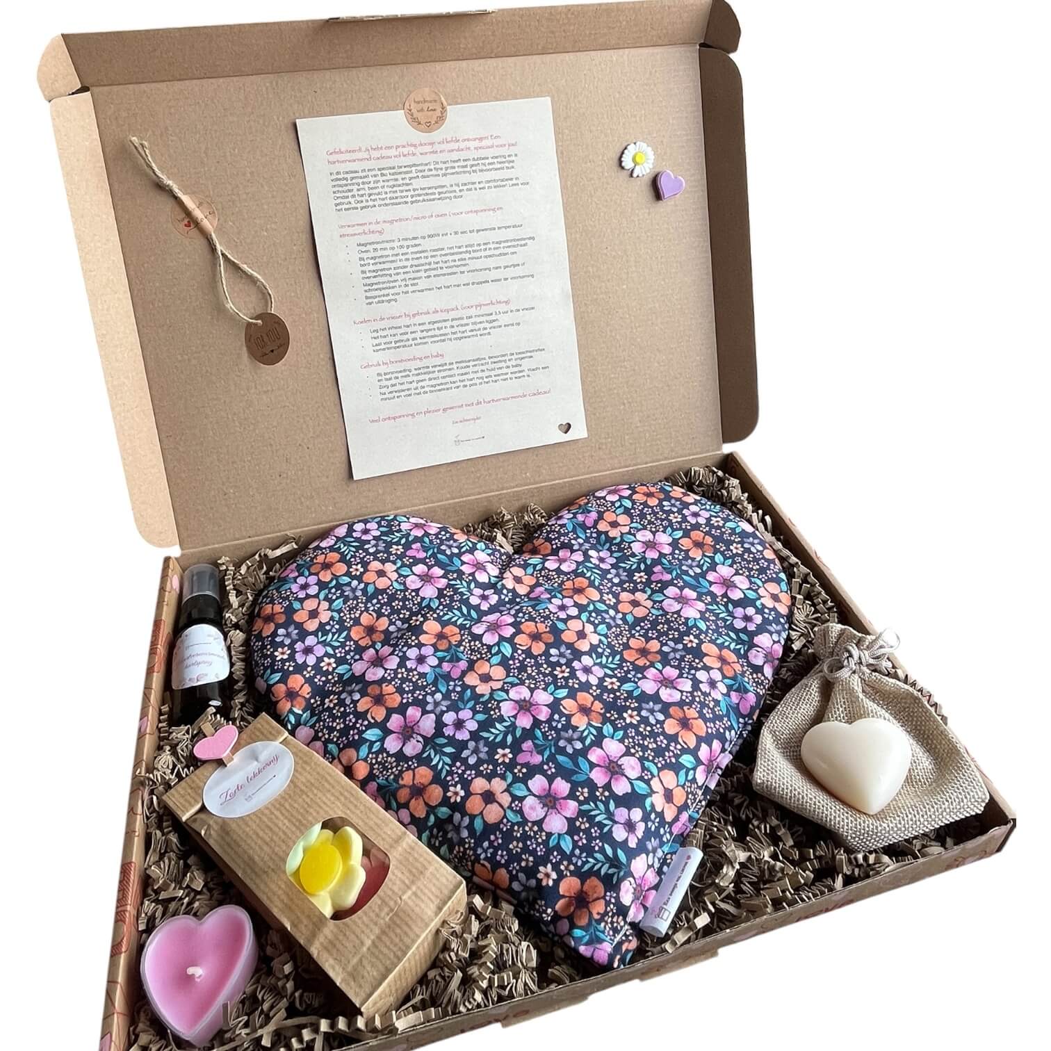 Handgemaakt verwarmbaar hart Hartentuin, brievenbuscadeau met bloemenpracht.