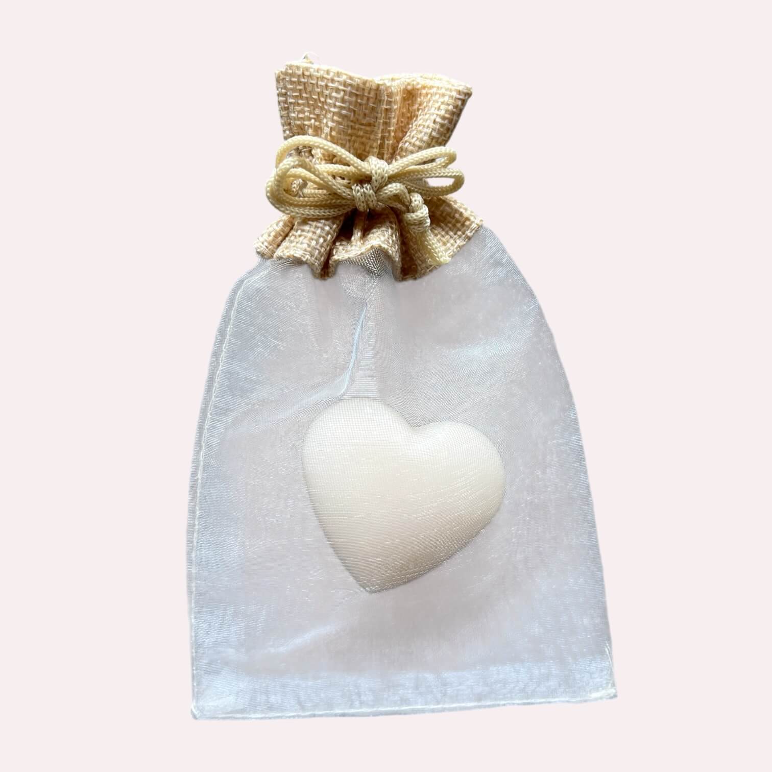 Frans hartenzeepje in organzazakje, zacht geurend.