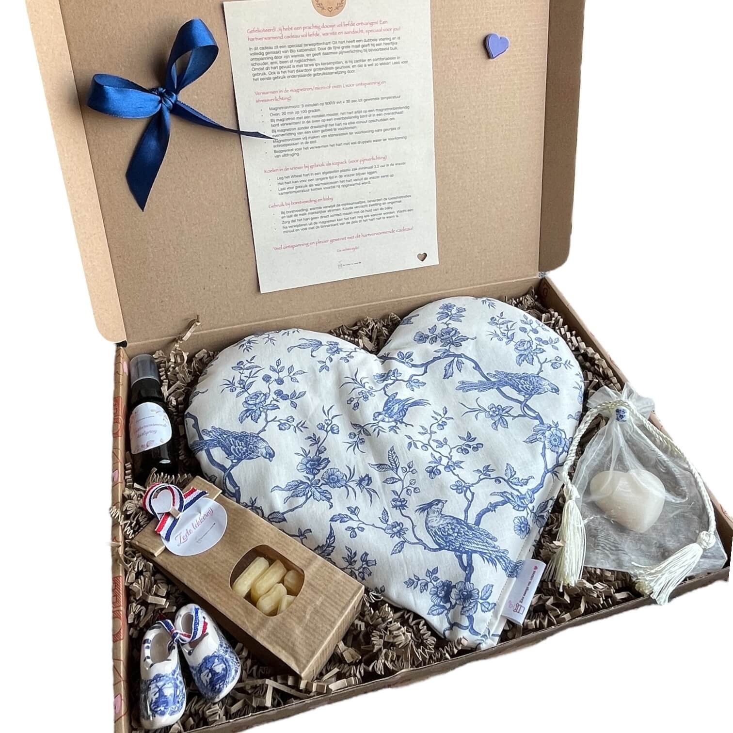 Handgemaakt verwarmbaar hart. Brievenbuscadeau vol liefde.Hollands tintje

