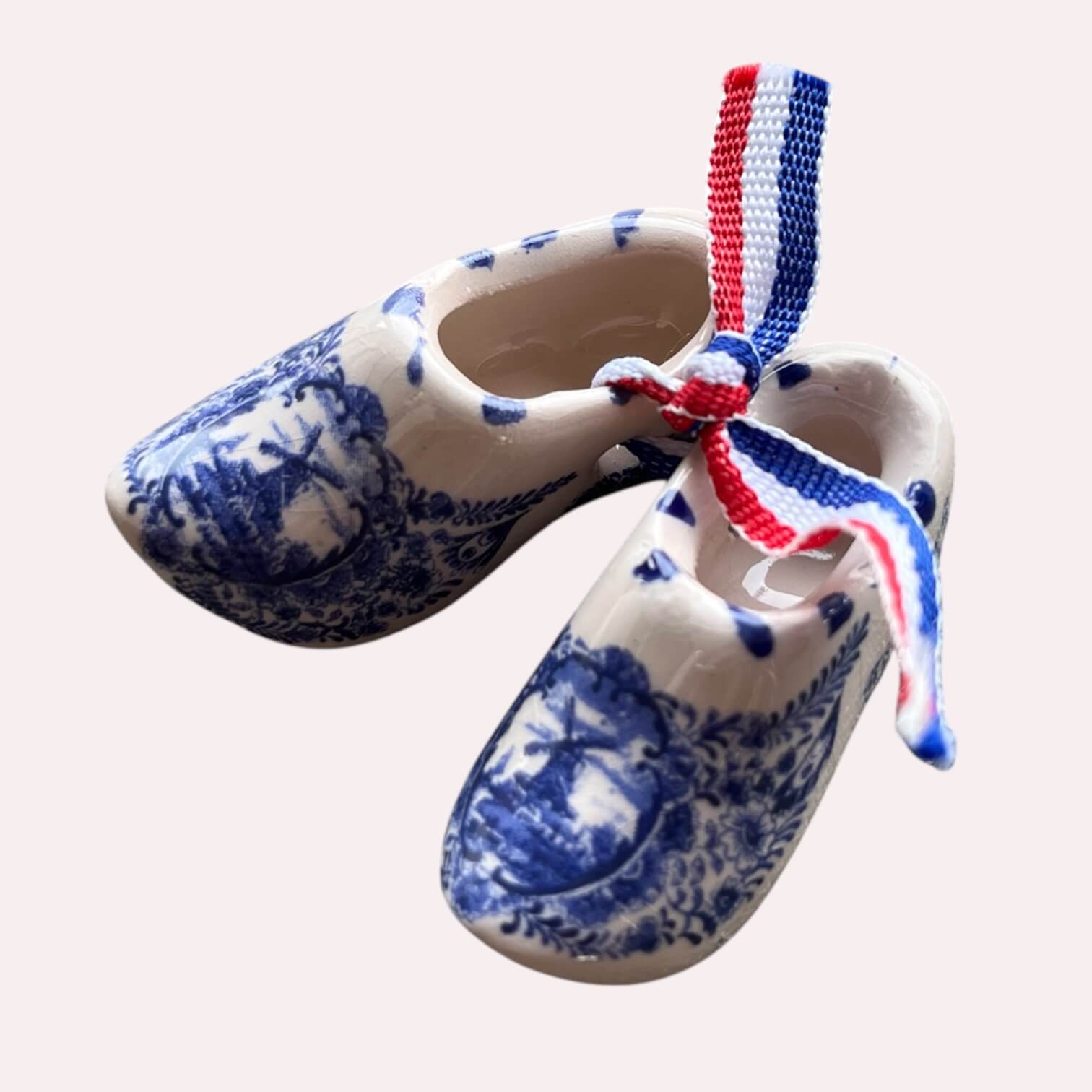 Stenen hollandse klompjes, voor een cadeau met een hollands tintje