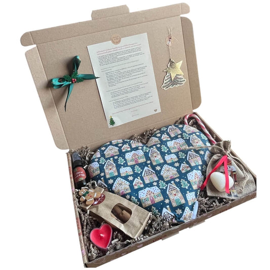 Feestelijk kerstcadeau. Met een handgemaakt verwarmbaar hart en snoepjes