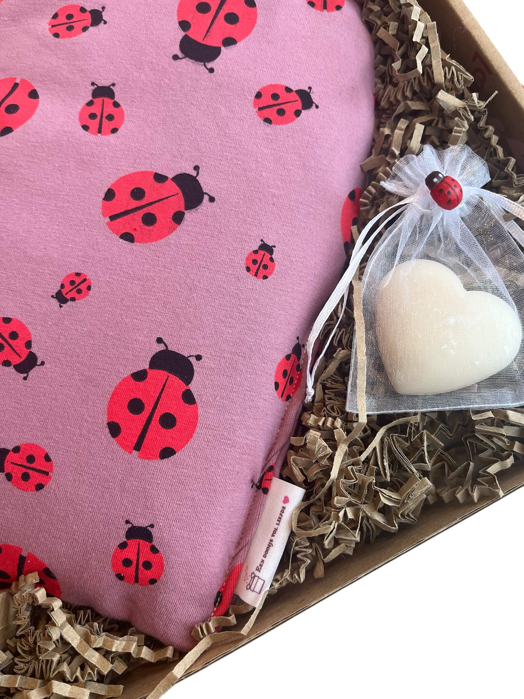 Handgemaakt hart Vlinderkusjes, Limited Edition brievenbuscadeau vol liefde.