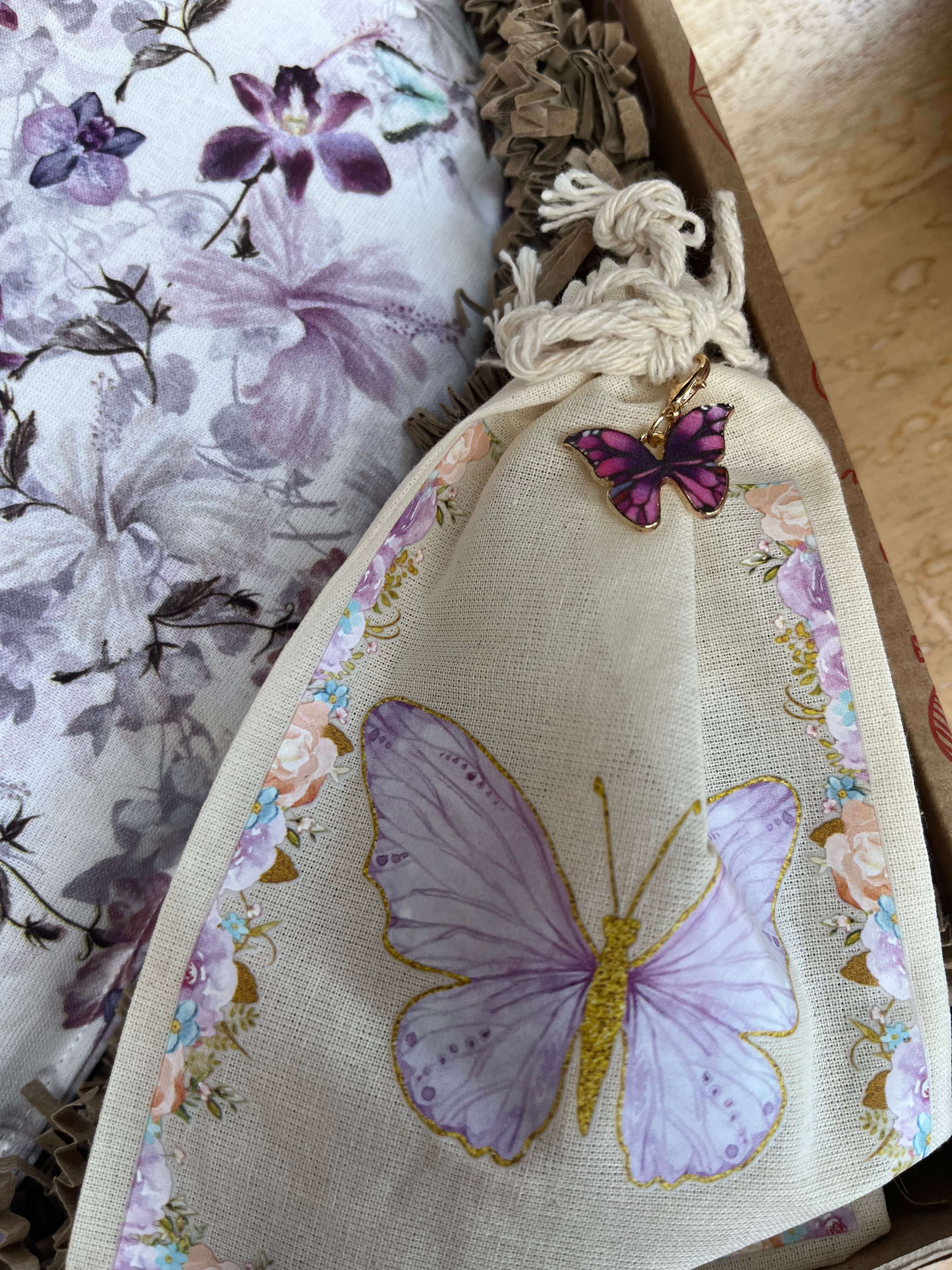 Detailfoto Een doosje vol liefde Vlinderkusjes