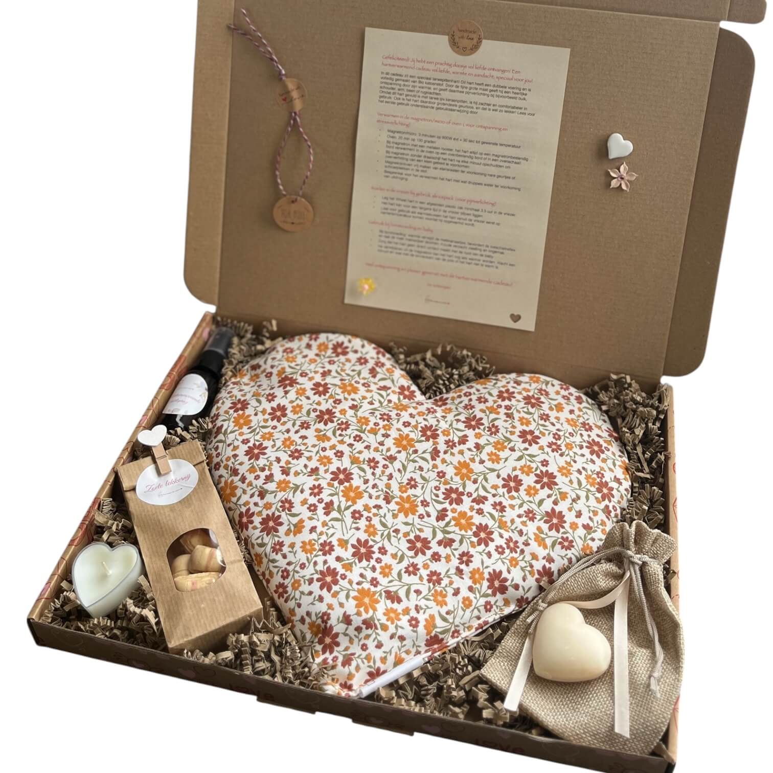 Liefdevol brievenbuscadeau met een tarwepittenzak in hartvorm. Warme gloed.